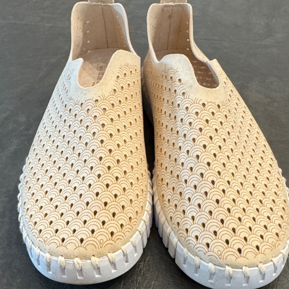 Ilse Jacobsen Beige Slip-On Sneakers